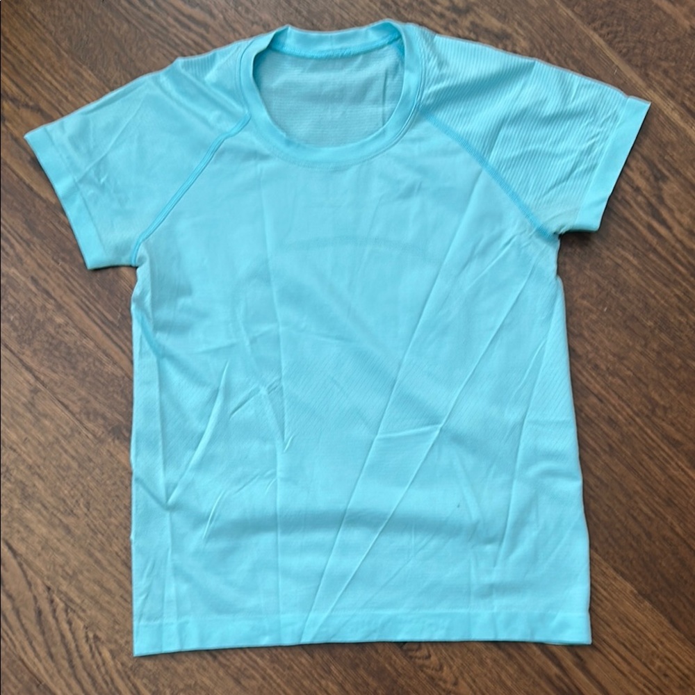 Lululemon Aqua Short Sleeve Tee